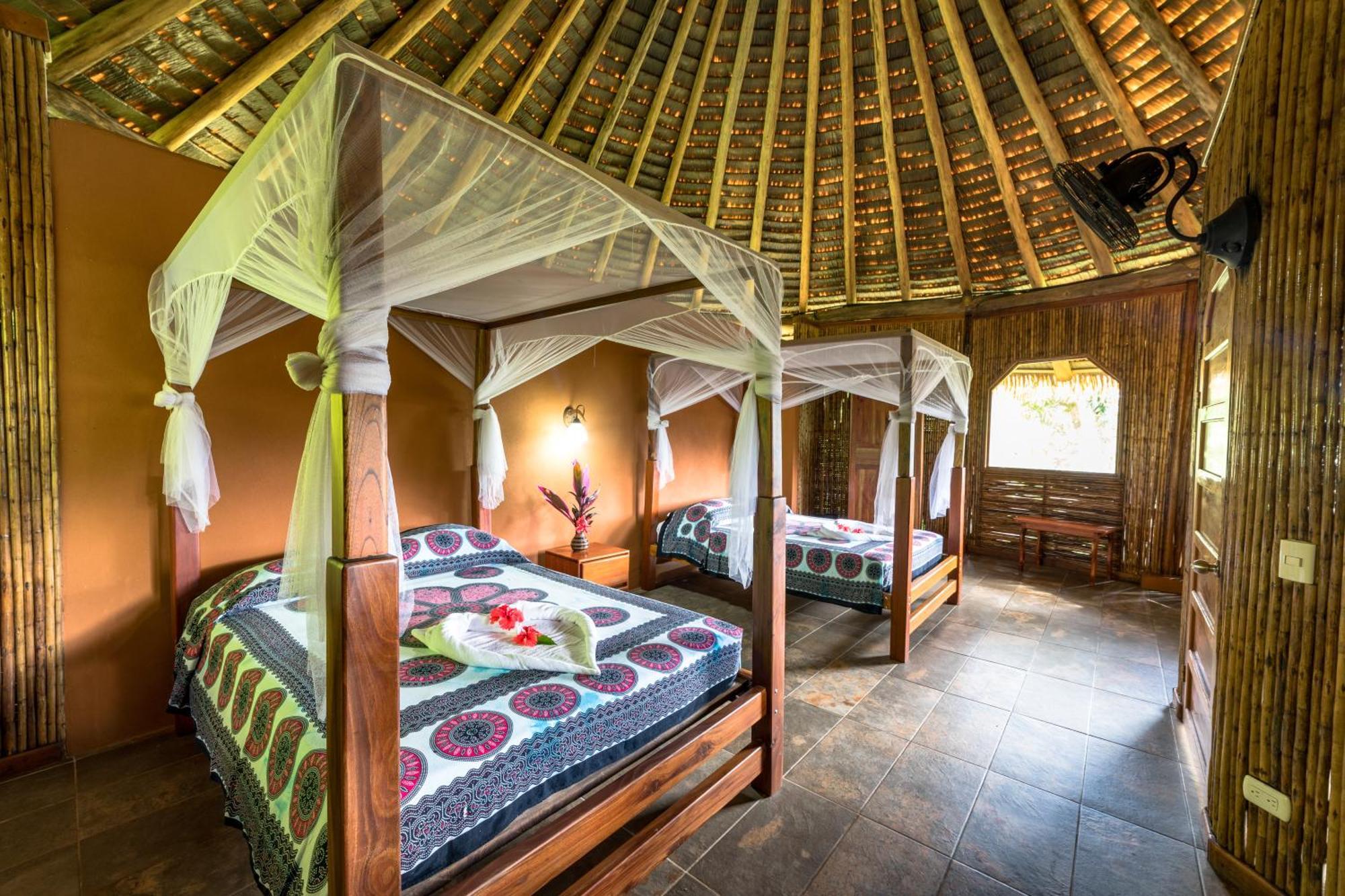 Luna Lodge Carate Eksteriør bilde